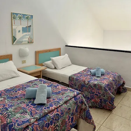 1 Bed Duplex, Pool View In Castle Harbour C113 Дом отдыха