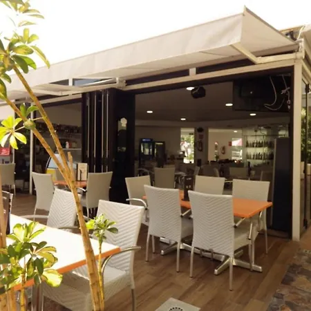 1 Bed Duplex, Pool View In Castle Harbour C113 Casa vacanze